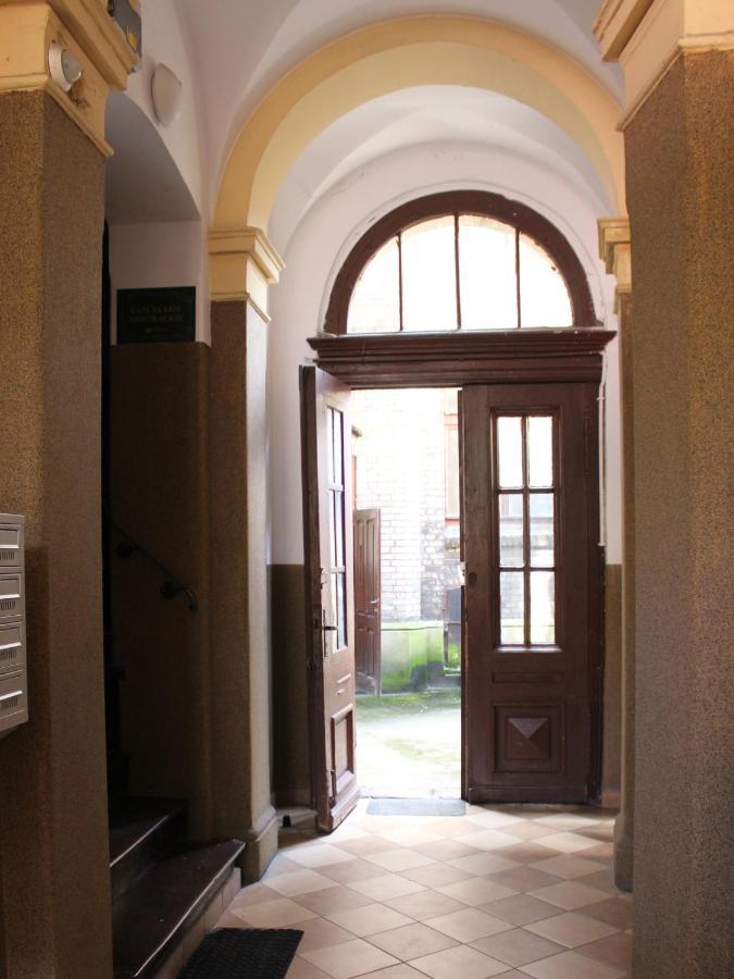 Ceglana I Witrazowa Komnata Apartament