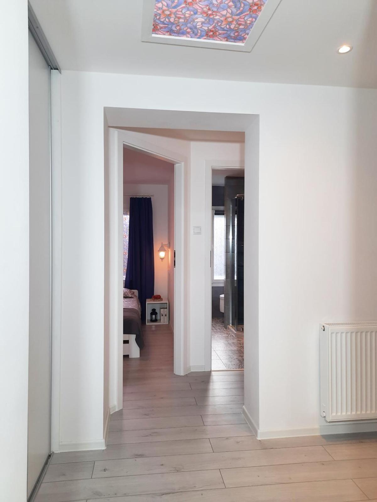 Ceglana I Witrazowa Komnata Apartament *